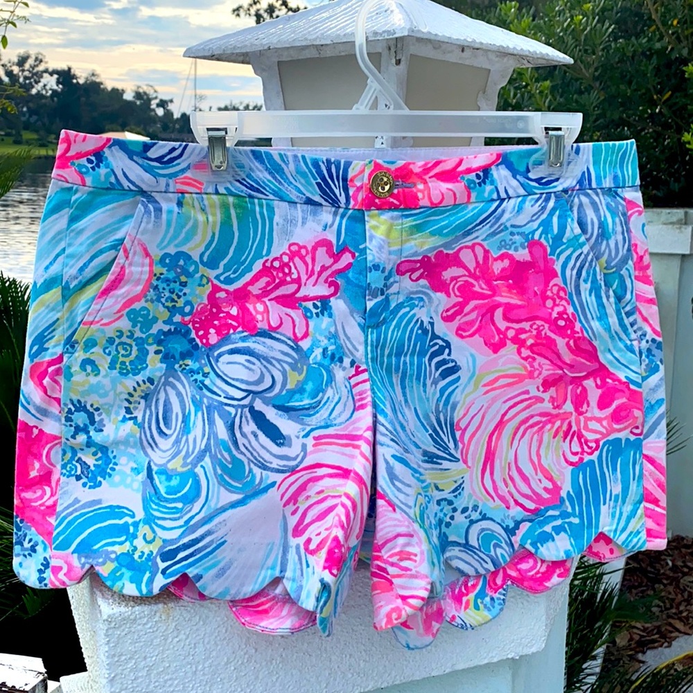 Lilly Pulitzer buttercup short Size10, like new